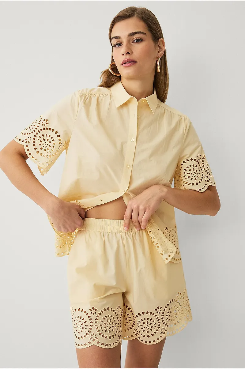 Ellos Collection - Shorts med broderie anglaise - Gul