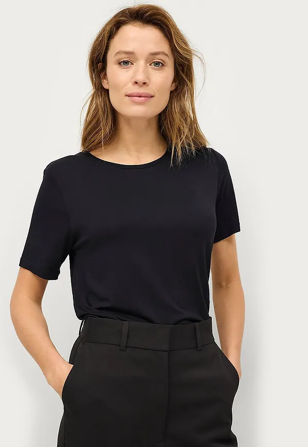 Ellos Collection - T-shirt i viskostrikå - Svart