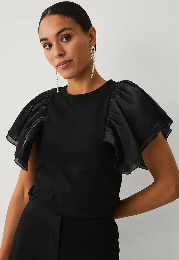 Ellos Collection - Topp med volanger - Svart
