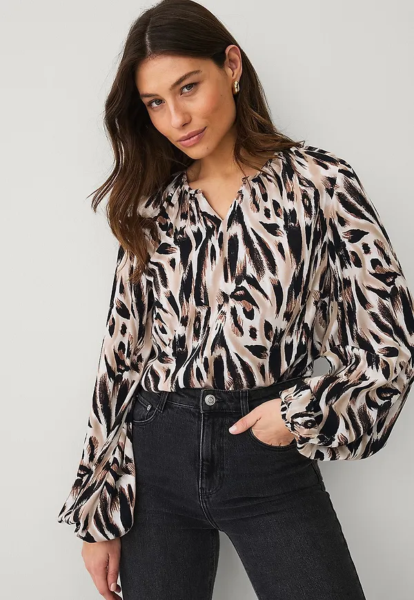 Ellos Collection - V-ringad blus - Beige