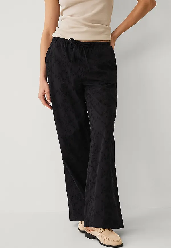 Ellos Collection - Vida byxor med broderie anglaise - Svart