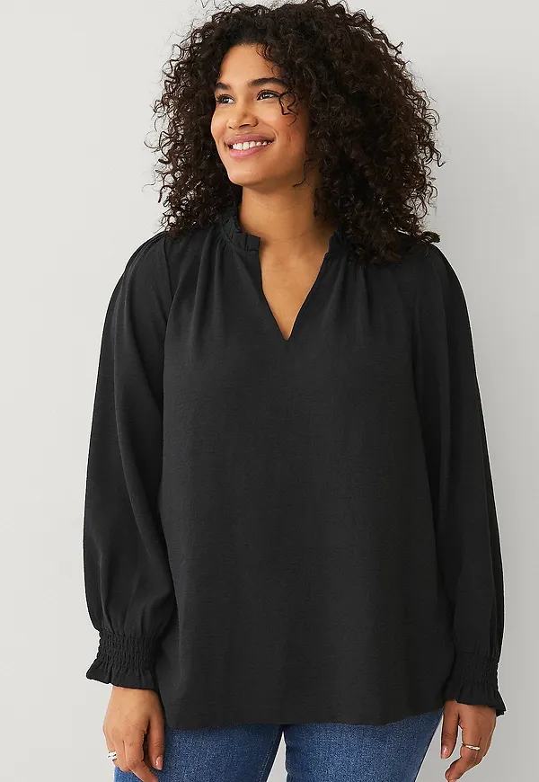 Ellos Plus collection - Blus med v-formad halsringning - Svart