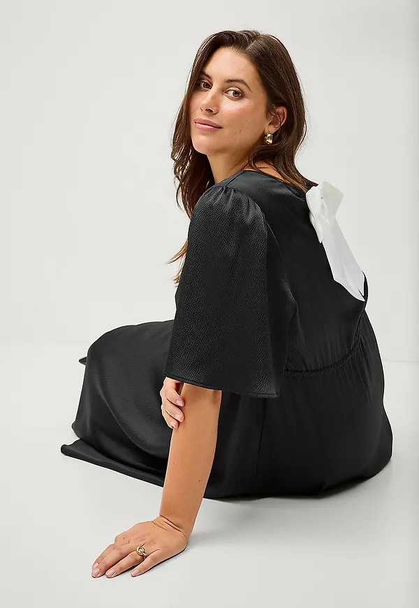 Ellos Plus collection - Klänning med rosett - Svart