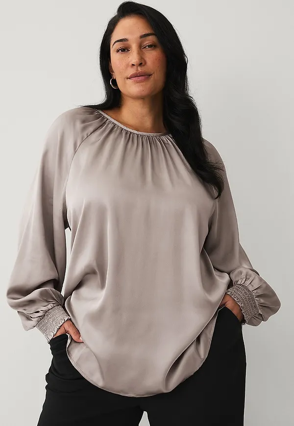 Ellos Plus collection - Blus i satin - Beige