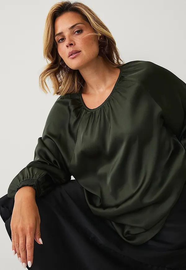 Ellos Plus collection - Blus i satin - Grön