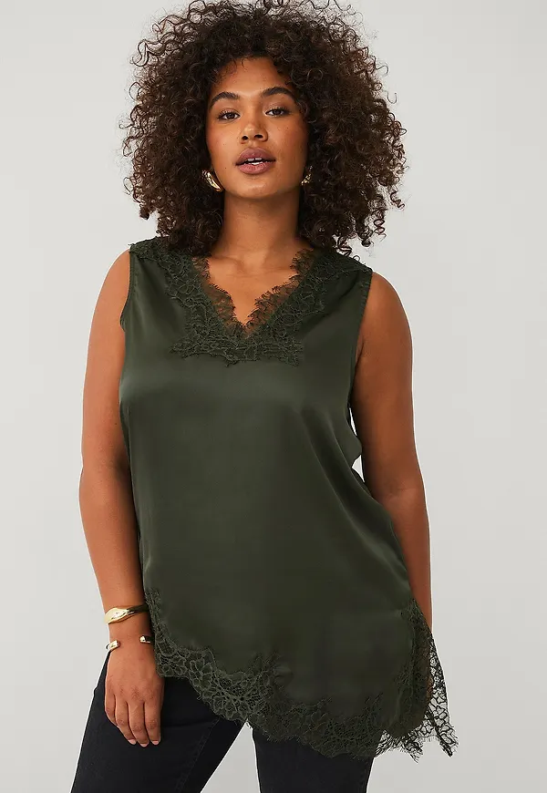 Ellos Plus collection - Blus med spetsdetaljer - Grön
