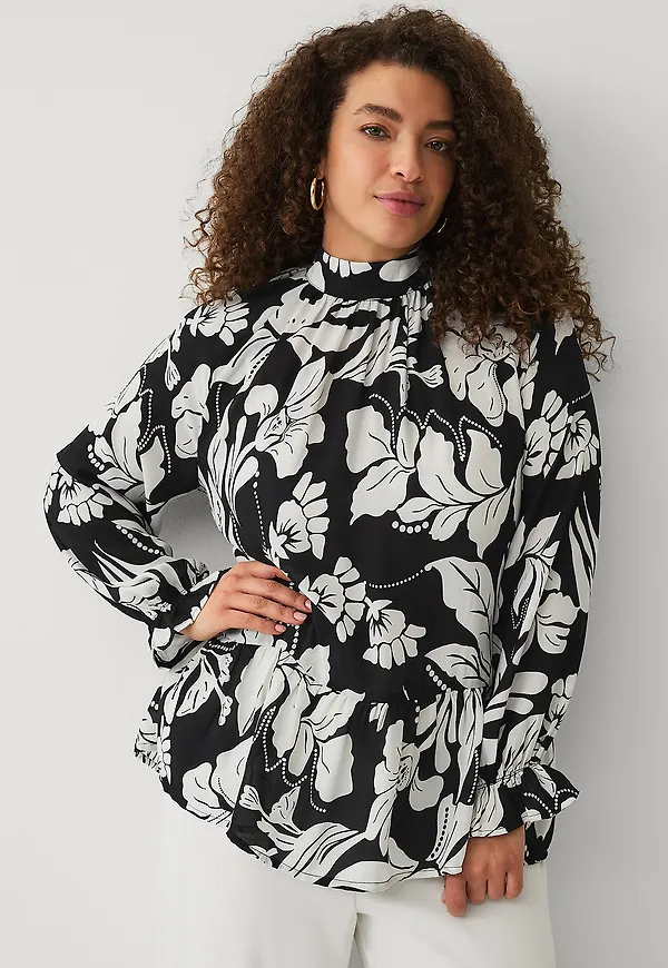 Ellos Plus collection - Chiffongblus med volanger - Svart