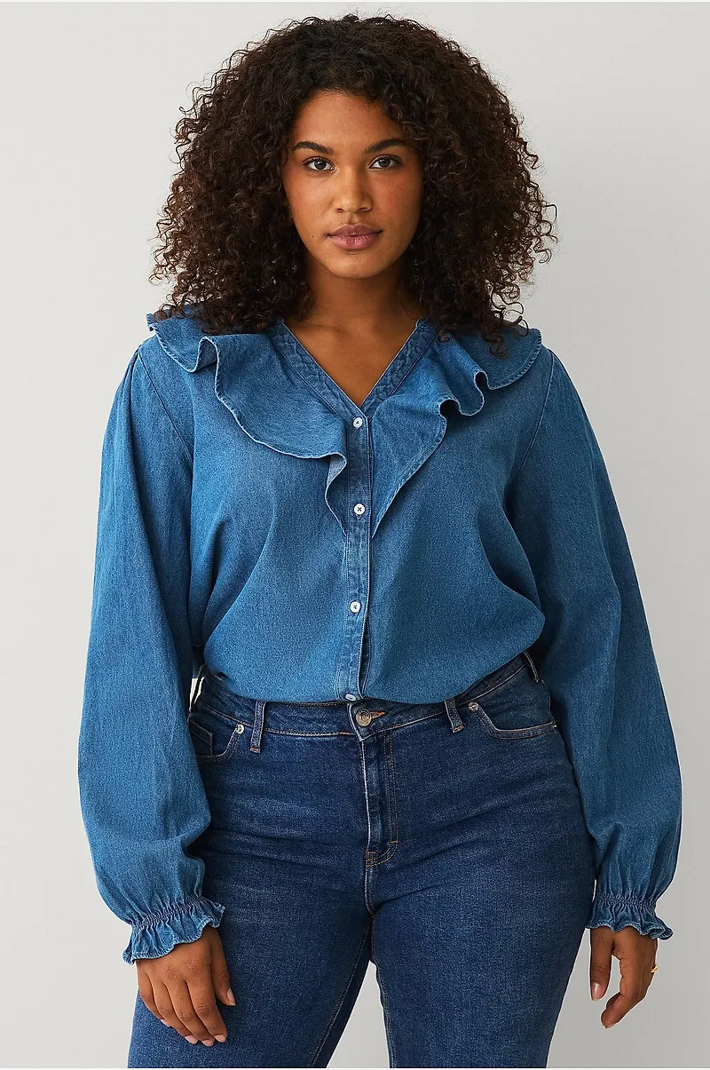 Ellos Plus collection - Jeansblus med volang - Blå