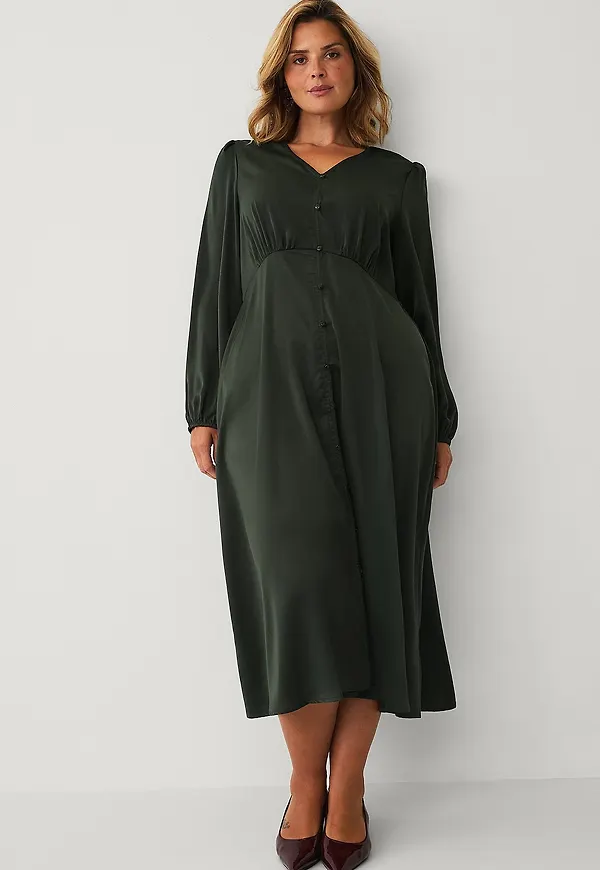 Ellos Plus collection - Klänning i satin - Grön