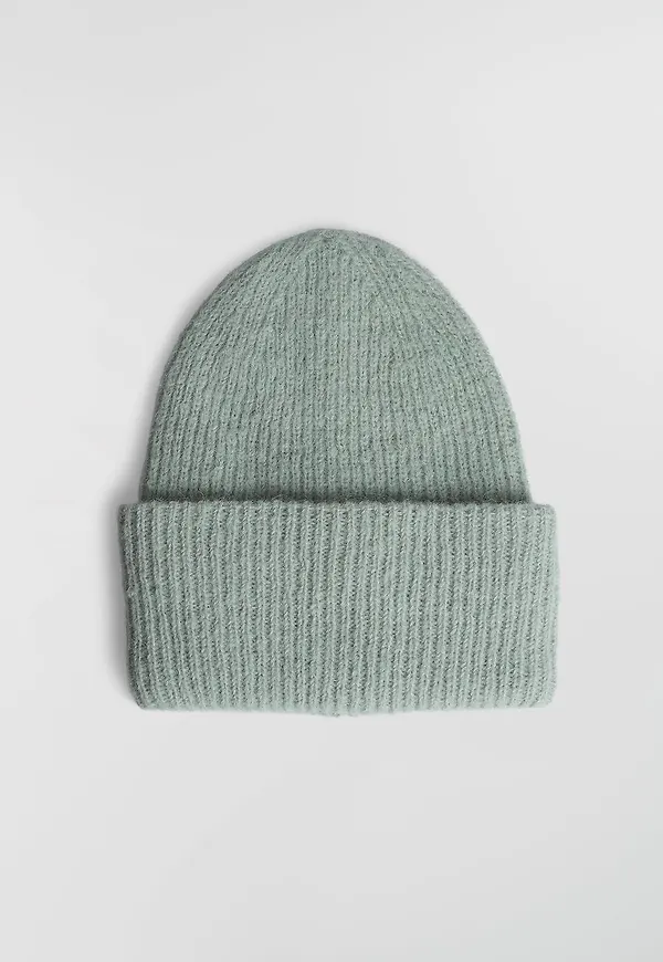 Emelie hat