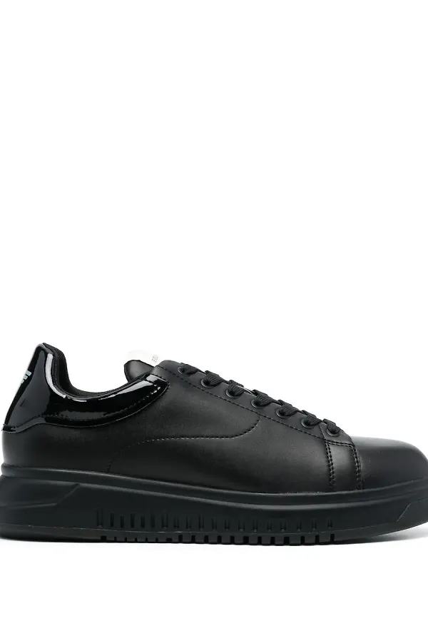 Emporio Armani sneakers med logotyp - Svart