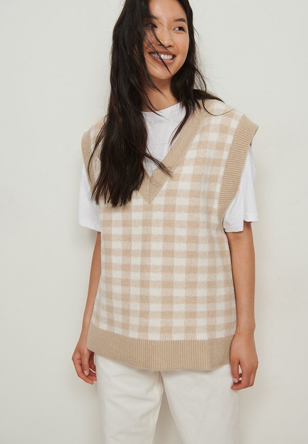 NA-KD Rutig Stickad Väst Med V-ringning - Beige