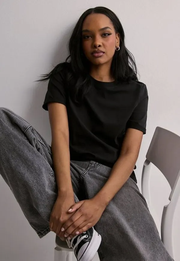Pieces Pcria Ss Fold Up Solid Tee Noos Bc T-shirts Svart
