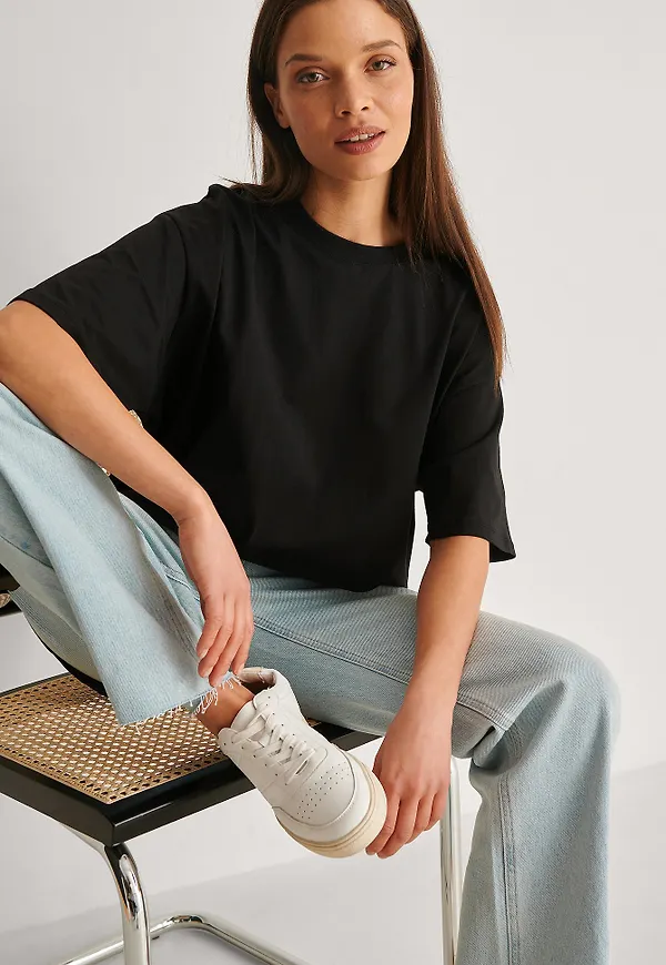 NA-KD Basic Ekologisk oversize t-shirt med rund hals - Black