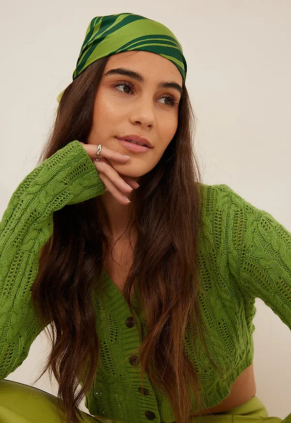 Coco & Tippie x NA-KD Scarftopp i satin - Green
