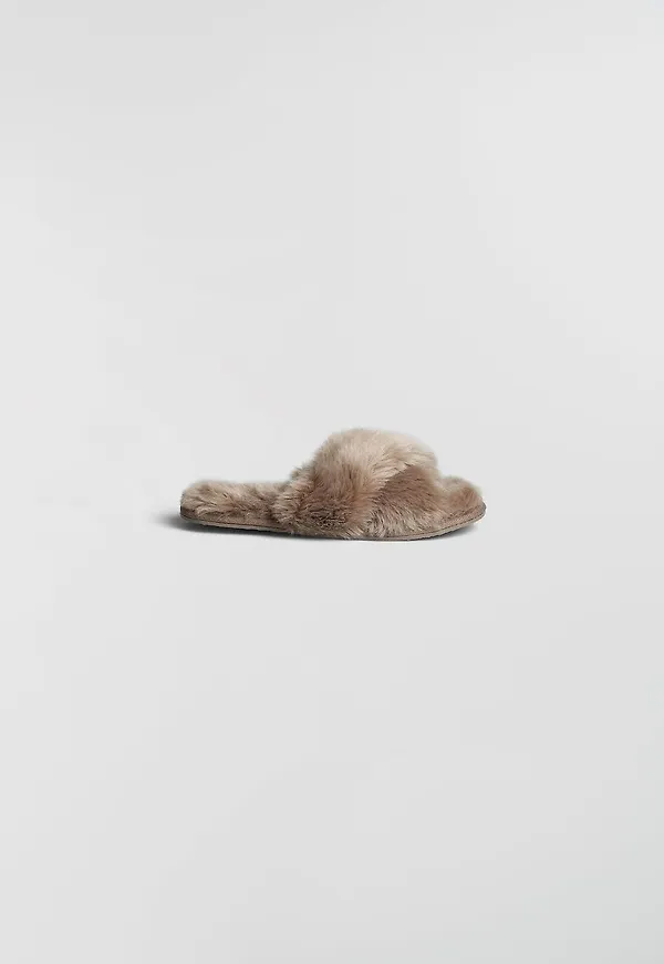 Faux fur slippers