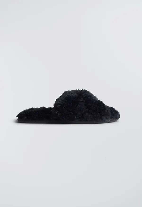 Faux fur slippers