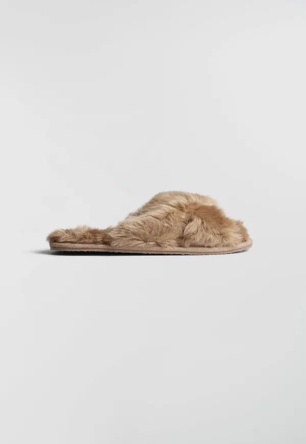 Faux fur slippers