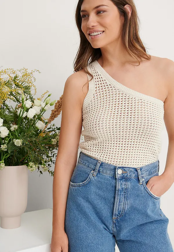 NA-KD Trend Ekologisk Stickat Linne Med En Axel - Beige
