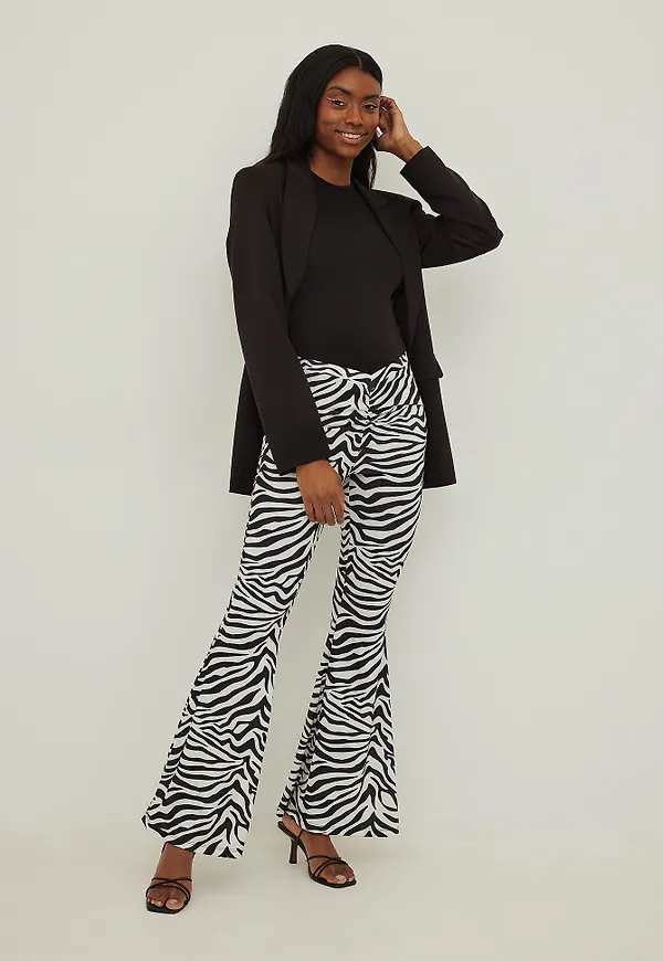 NA-KD Party Rynkad bootcut-byxor - Multicolor