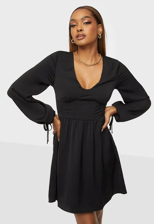 NLY Trend Corset Satin Dress Långärmade klänningar
