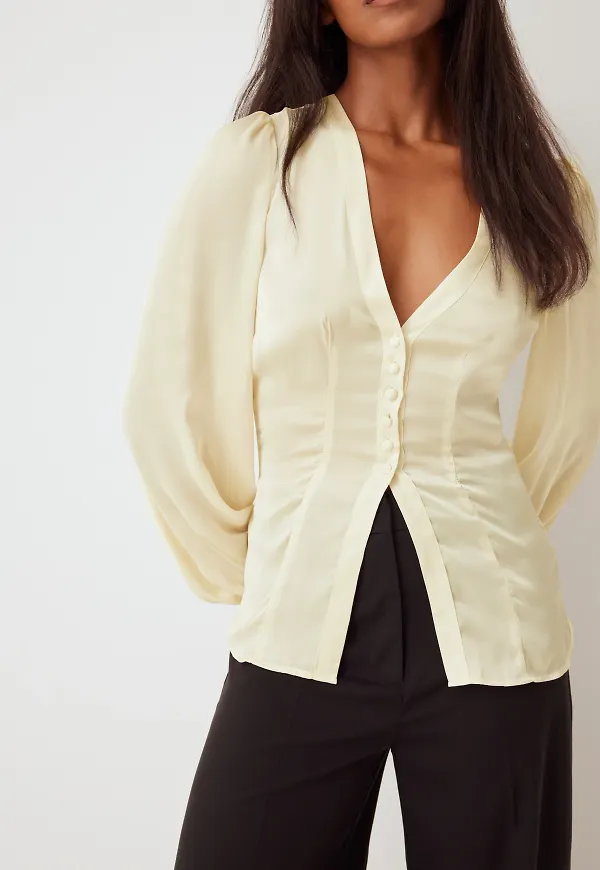 Femmeblk x NA-KD Satinblus - Beige