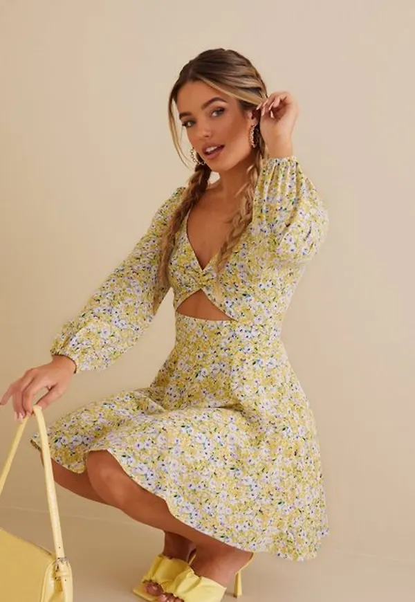 Kiss The Sky Floral Fields L/S Twist Front Skater Dress Långärmade klänningar
