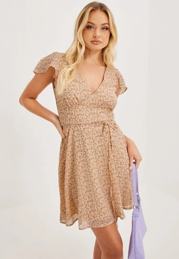 NLY Trend Love Me Now Short Dress Loose fit dresses Blommig