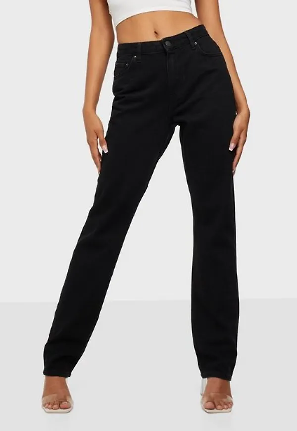 NLY Trend Low Waist Fit Denim Jeans Svart