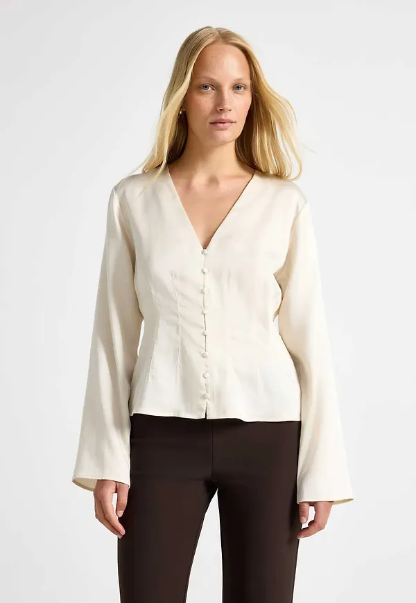 Figurnära blus