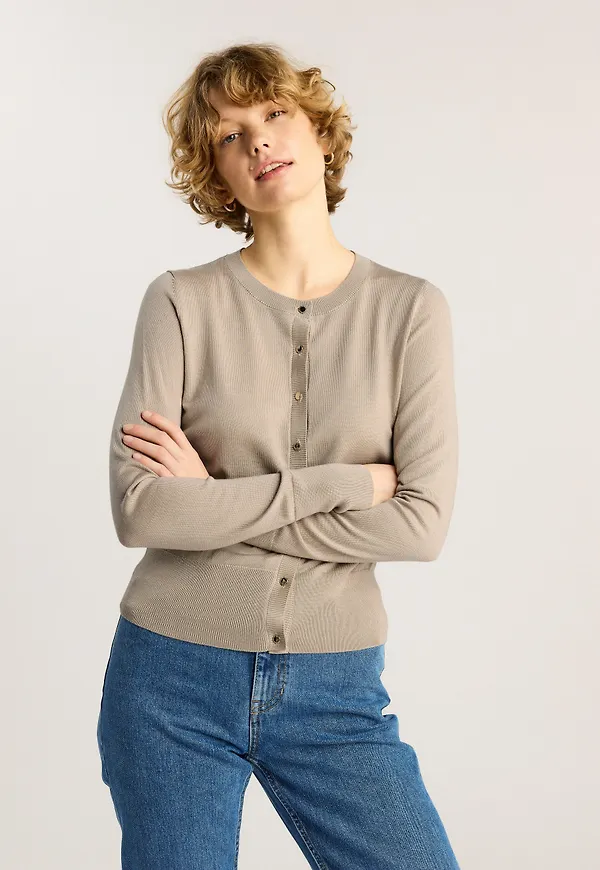 Finstickad cardigan