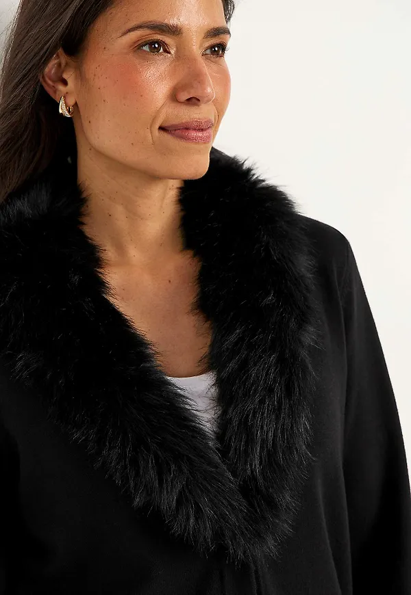 Finstickad cardigan med avtagbar fuskpälskrage