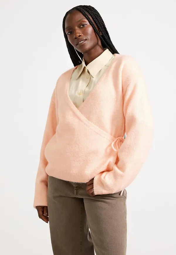 Finstickad cardigan