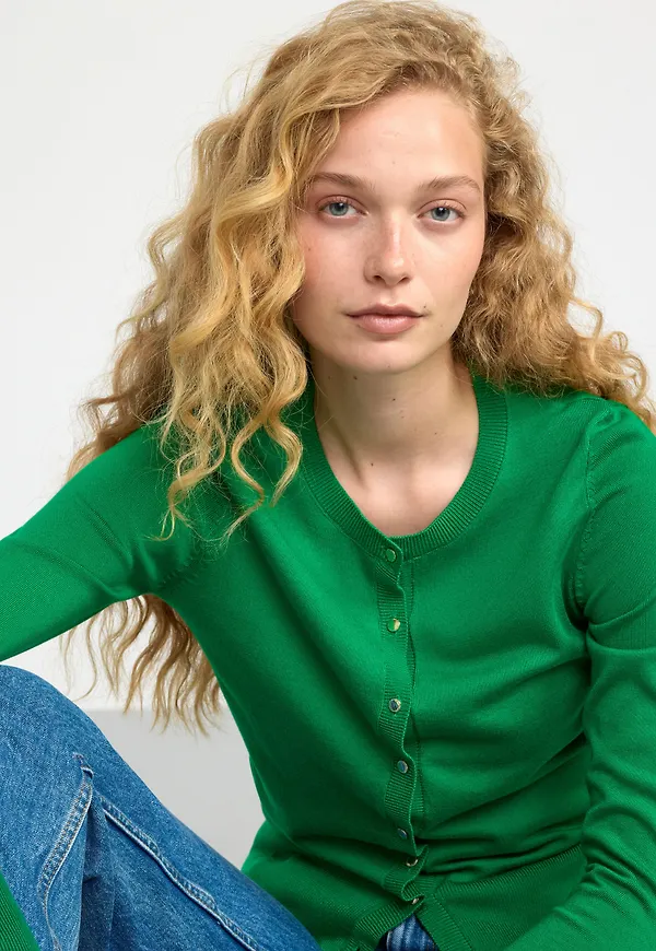 Finstickad cardigan