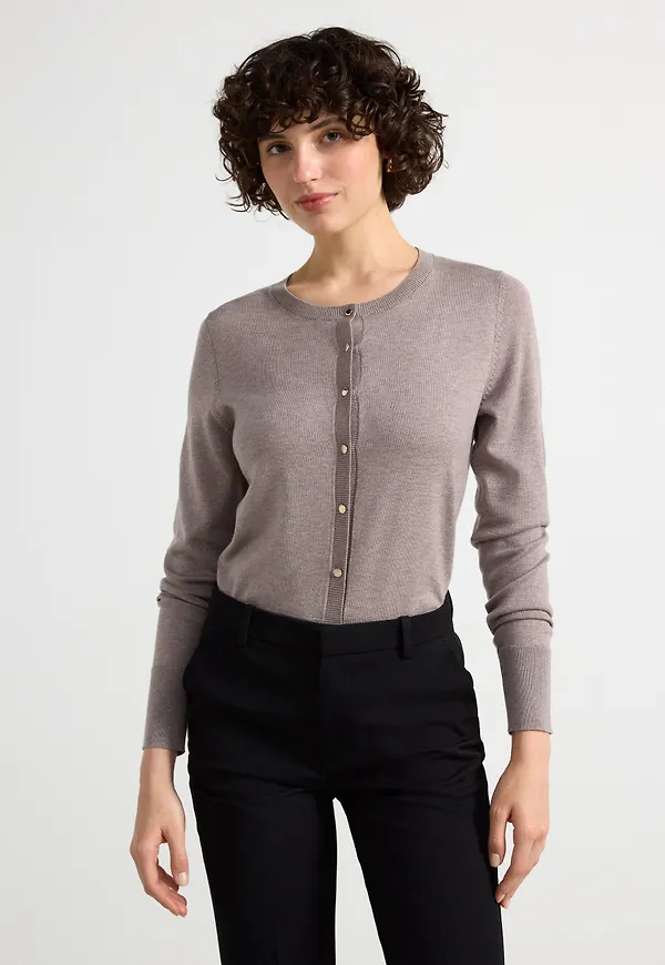 Finstickad cardigan
