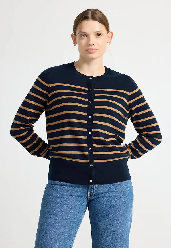 Finstickad cardigan