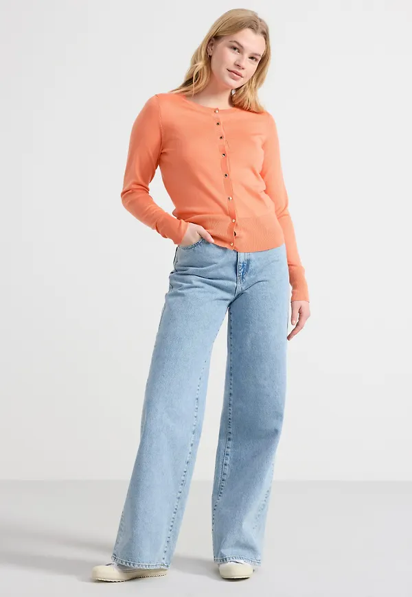 Finstickad cardigan