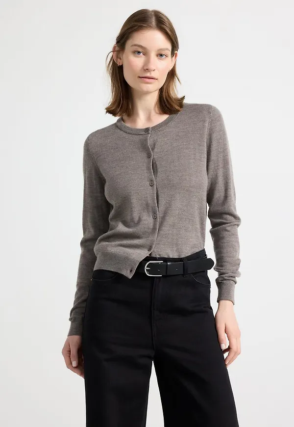Finstickad cardigan i merinoull