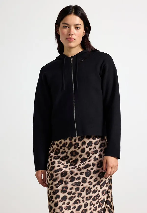 Finstickad hoodie