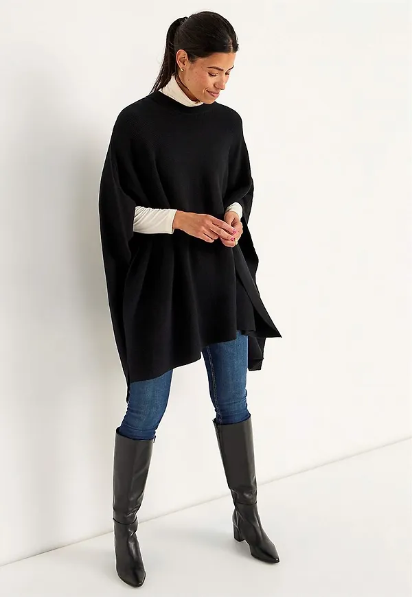 Finstickad poncho