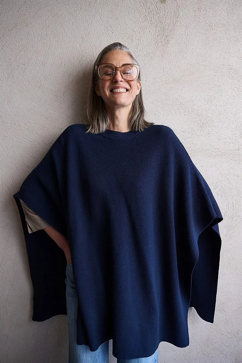 Finstickad poncho