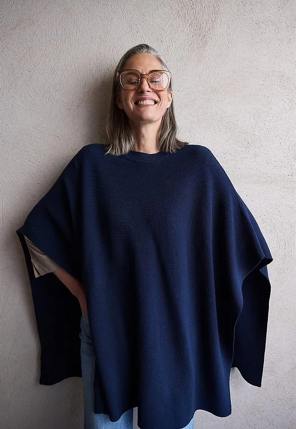 Finstickad poncho
