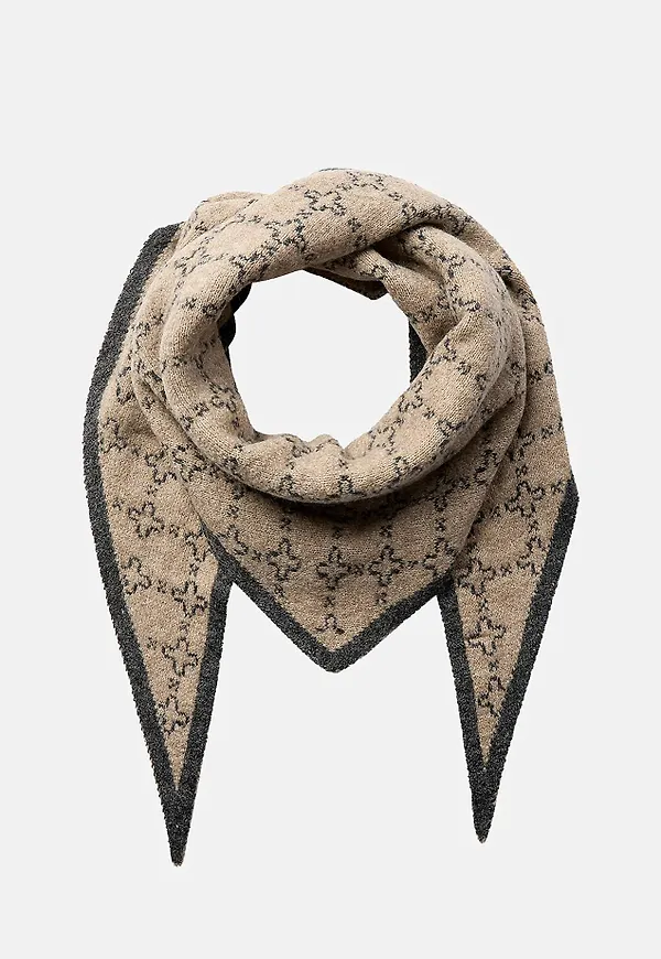 Finstickad scarf