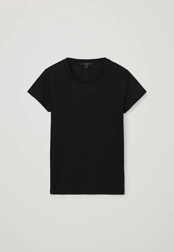 FITTED T-SHIRT