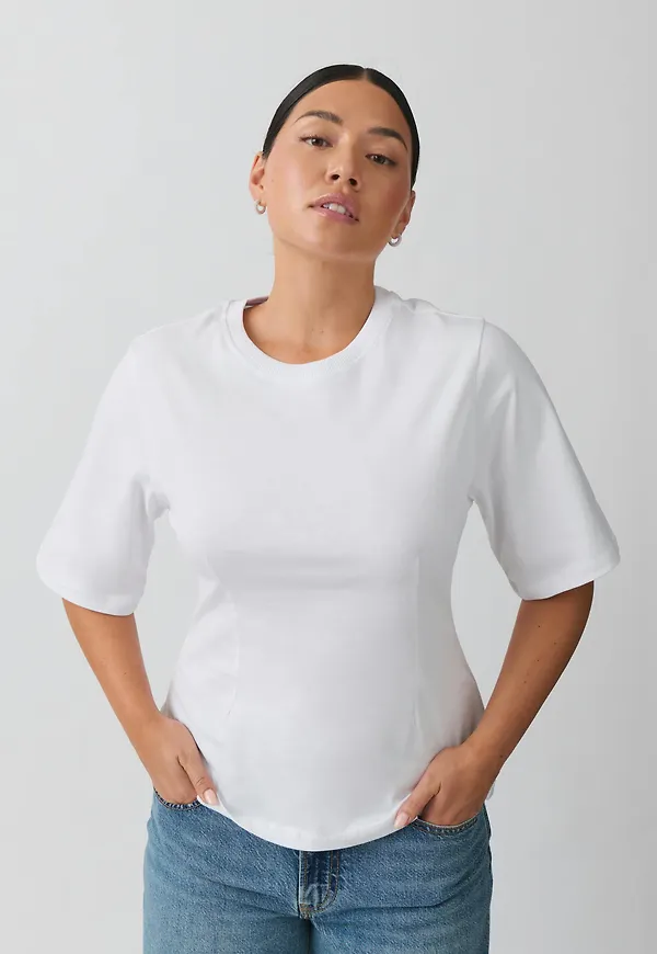 Fitted tee