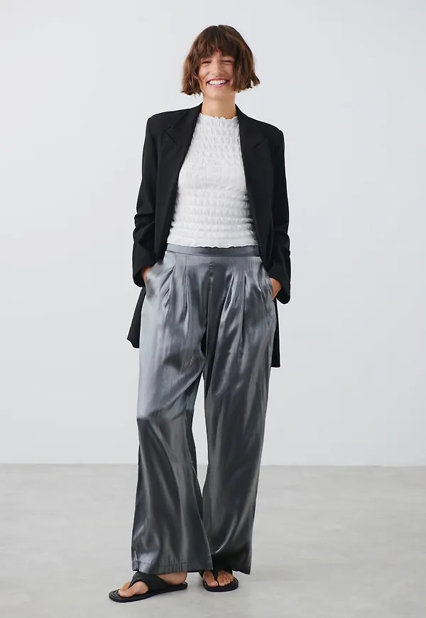 Fluid metallic trousers
