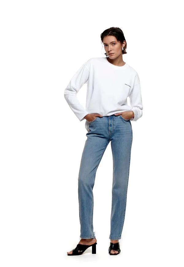 Frayed hem jeans