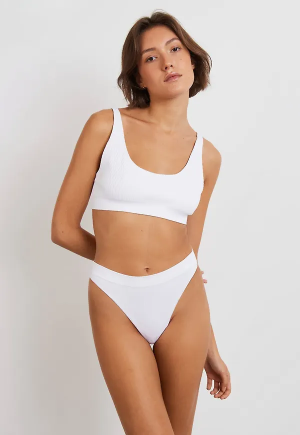 Freja seamless string