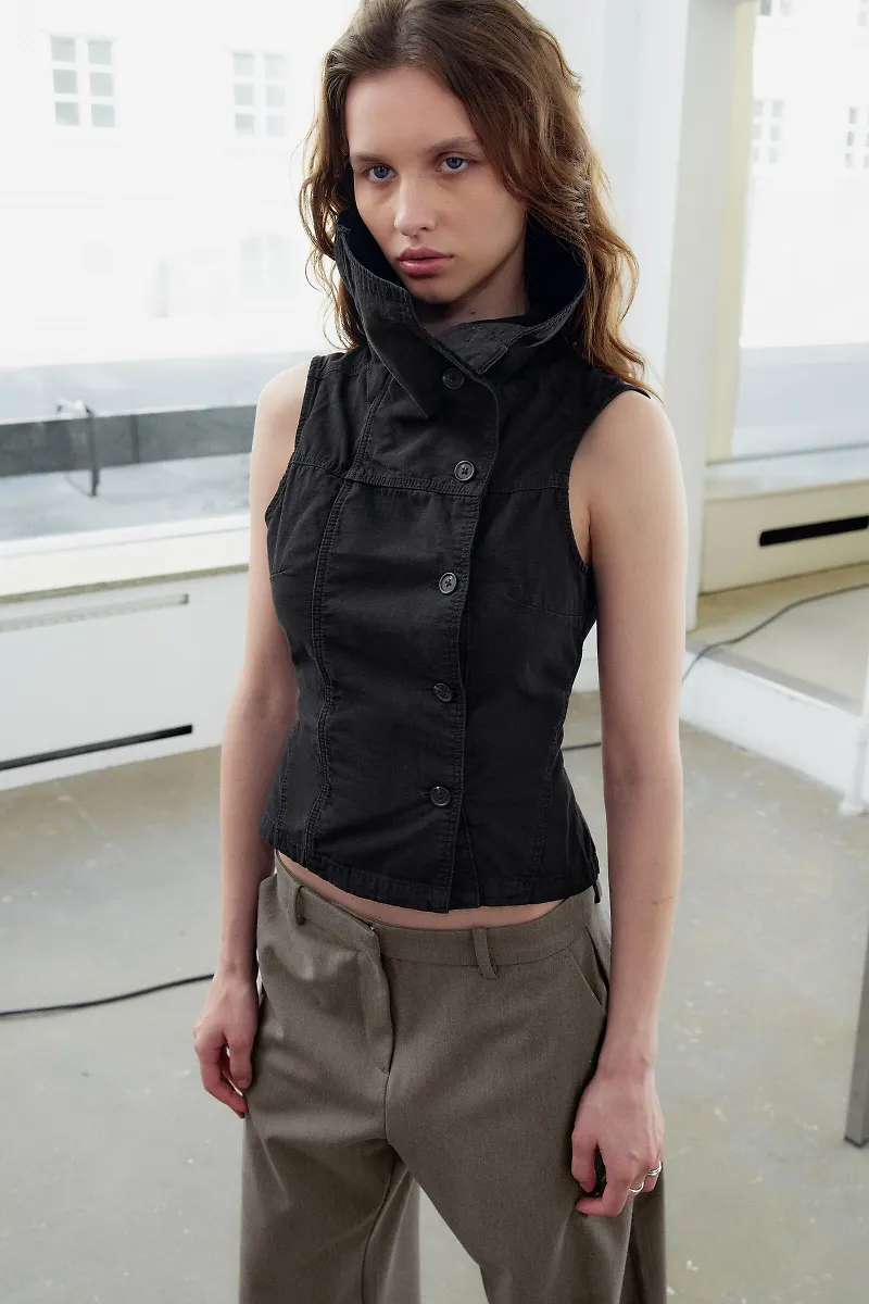 Funnel neck top