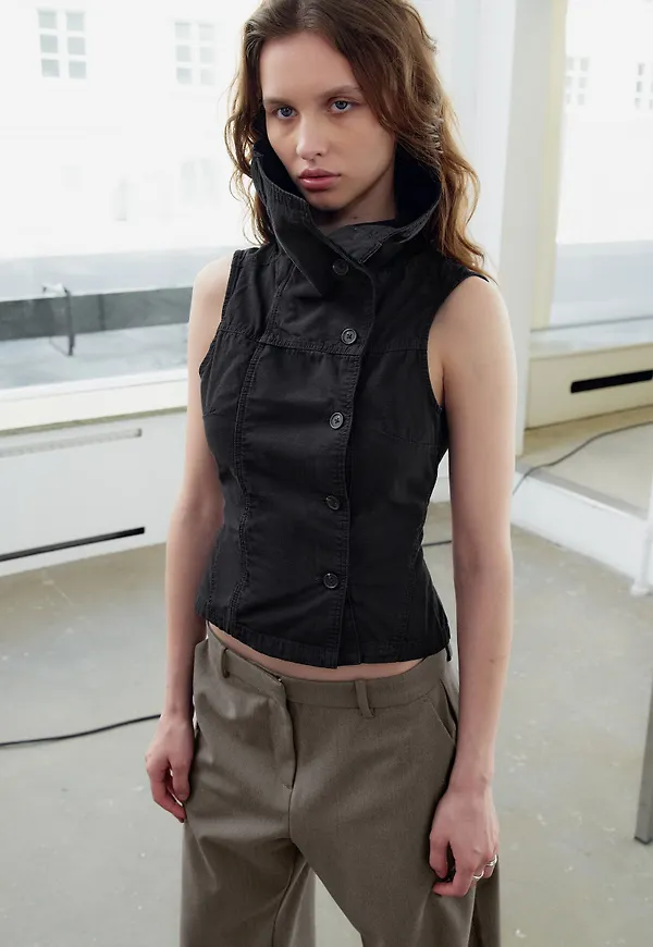 Funnel neck top